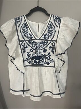 Fate Boho white and navy embroidered top NWT size S